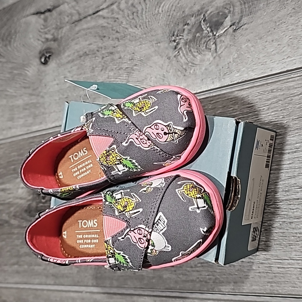 Girls toms shoes